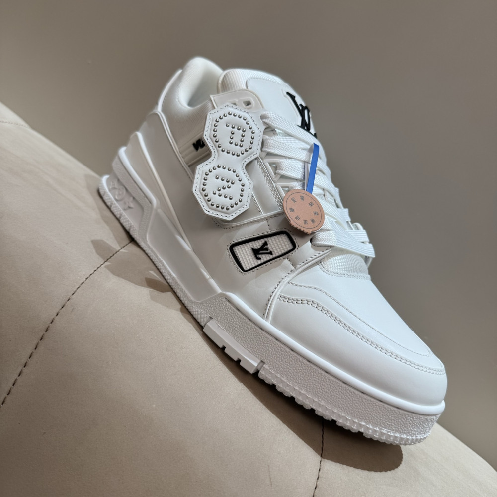 Louis Vuitton Trainer Classic Unisex Sneakers